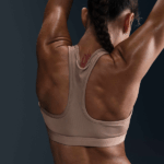 SUJETADOR DEPORTIVO FEMENINO NIKE SWOOSH DE SOPORTE MEDIO - Imagen 4