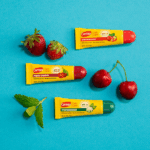 BÁLSAMO LABIAL CARMEX CLASSIC MEDICATED DAILY CARE SPF 15 FRESH CHERRY 10GR - Imagen 3