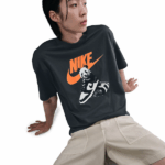CAMISETA CASUAL MASCULINO NIKE SPORTSWEAR PANDA DUNK MANGAS CORTAS - Imagen 6