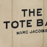 BOLSO DE MANO FEMENINO MARC JACOBS TOTE THE JACQUARD M WARM SAND - Imagen 2