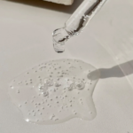 SÉRUM FACIAL SKIN1004 MADAGASCAR CENTELLA TONE BRIGHTENING CAPSULE AMPOULE 50ML - Imagen 4