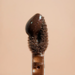 BRILLO LABIAL LÍQUIDO MISS ROSE PUFF CHOCOLATE - Imagen 3